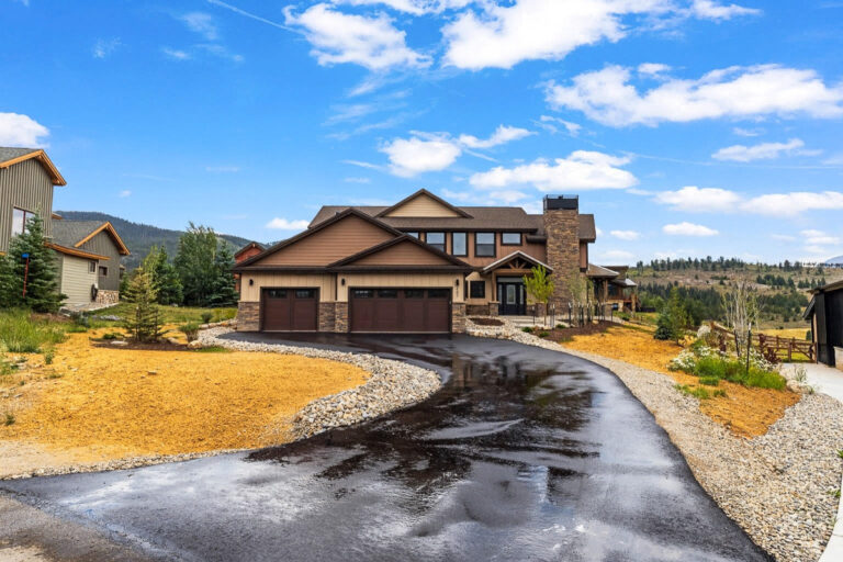 101 Mule Deer Court